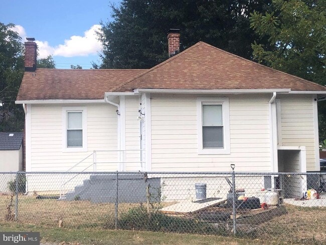Building Photo - 3701 Webster St Rental