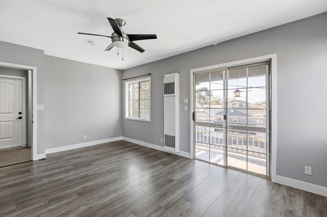 Building Photo - 1608 W 42nd Pl