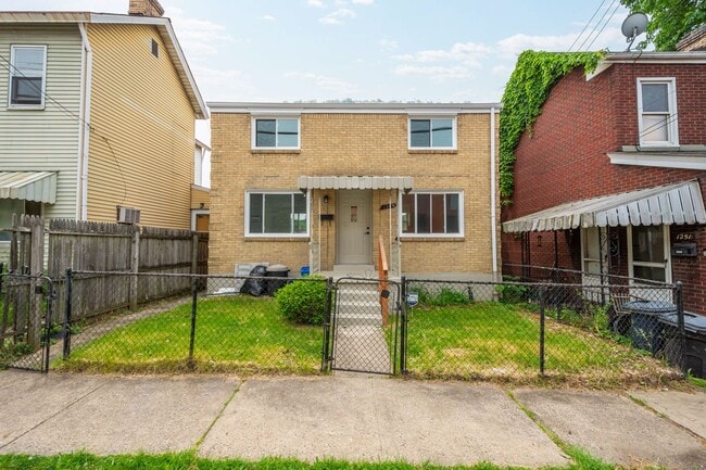 Building Photo - AVAILABLE JULY 1ST! Don't miss this RENOVATED 3-BEDROOM!!