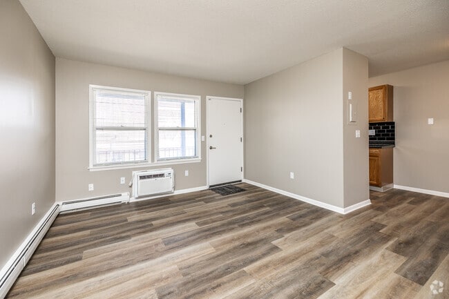 1BR, 1BA - 530 SF