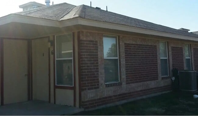 Building Photo - 1400 W Somerville St Rental