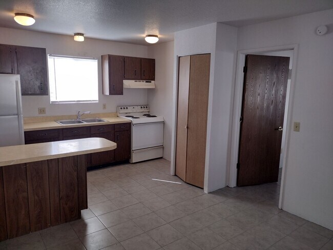 Photo - 3520 E 2nd St Unidad 3520-4