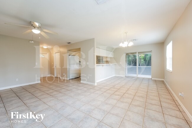 Photo - 774 Bell Blvd S
