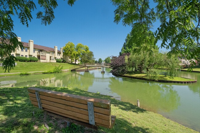 Lago Vista Apartments