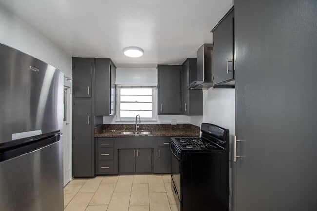 Photo - 11041 Moorpark St Unit 04