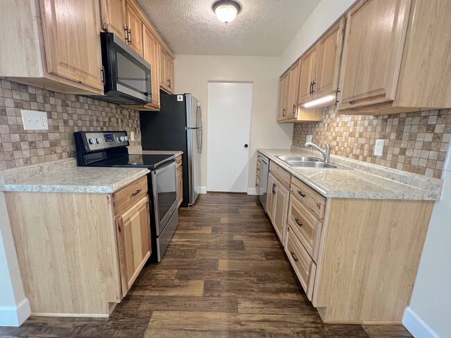 Photo - 1600 20th St S