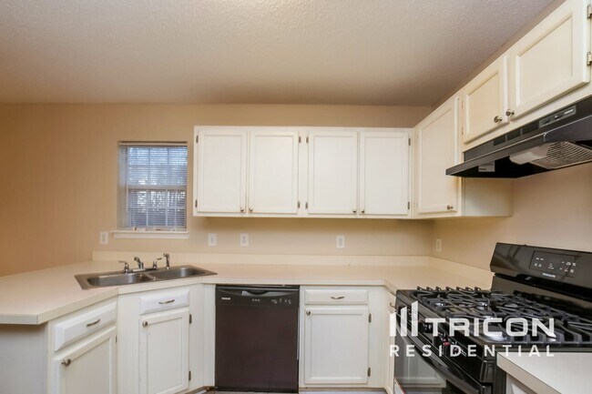 Photo - 5002 Ceylon Dr