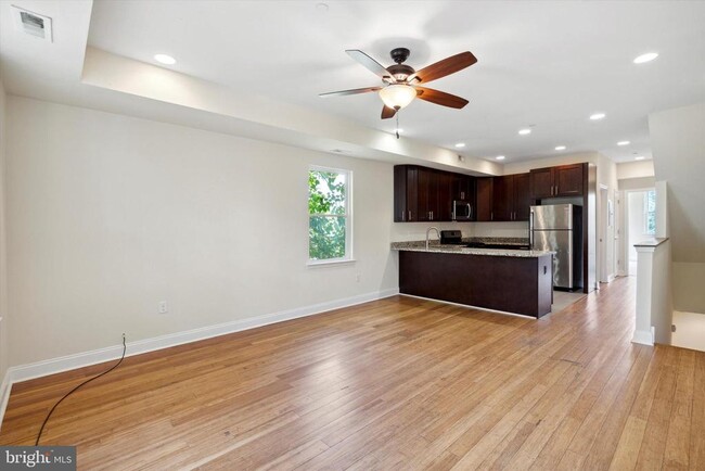 Photo - 1832 W Montgomery Ave Townhome