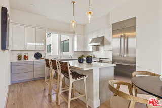 Photo - 3222 S Barrington Ave