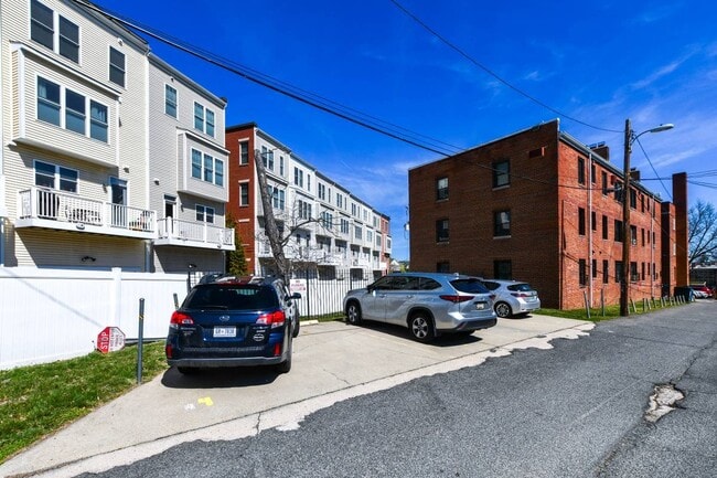 Photo - 613 Hamlin St NE