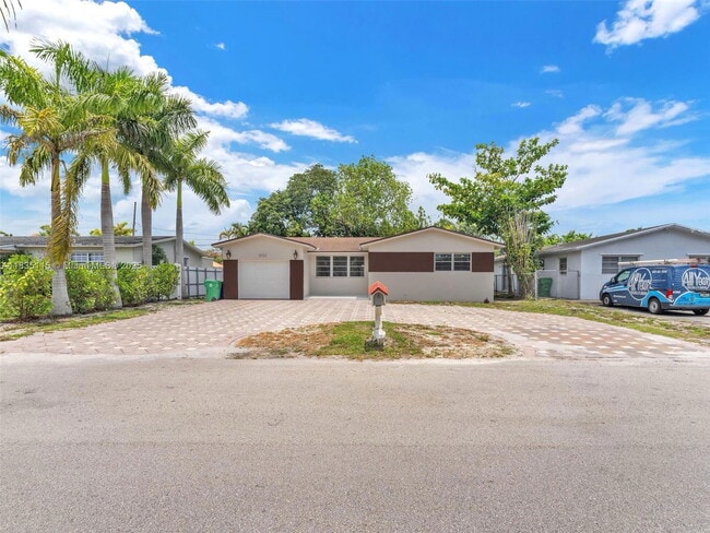 Building Photo - 6525 SW 18th St Rental