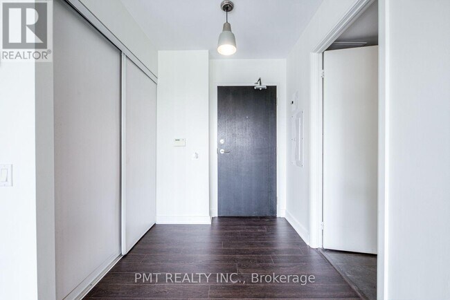 Photo - 775 King St W Unit 514