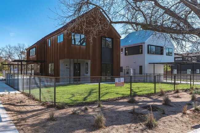 Photo - 915 Tillery St