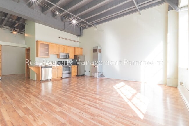 Building Photo - Beautiful One Bedroom Apartment in Downtown Los Angeles!