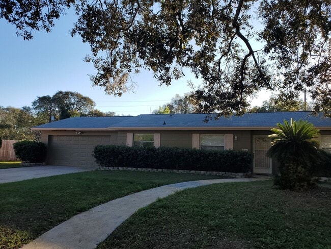 Building Photo - 2217 Villano Ave