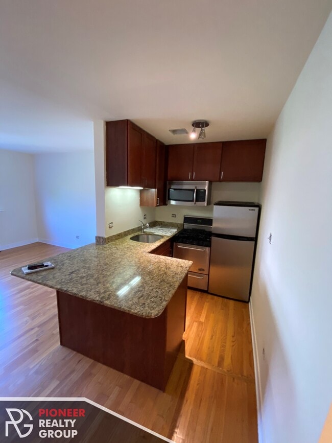 Photo - 643 W Wrightwood Ave