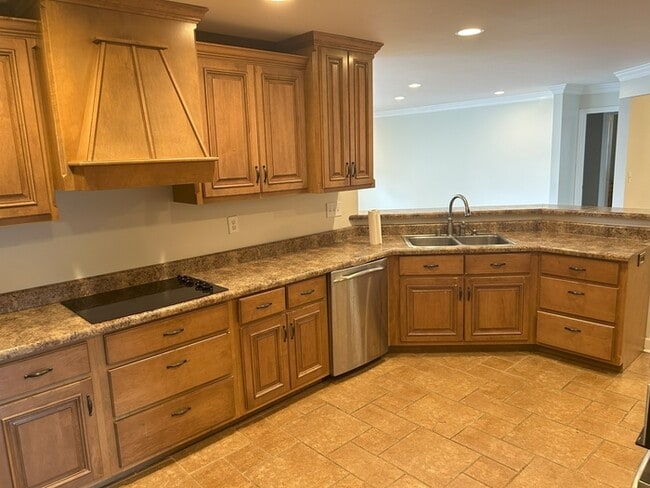 Photo - 3 Bed / 2 Bath Rental House in Huntsville, AL 35802