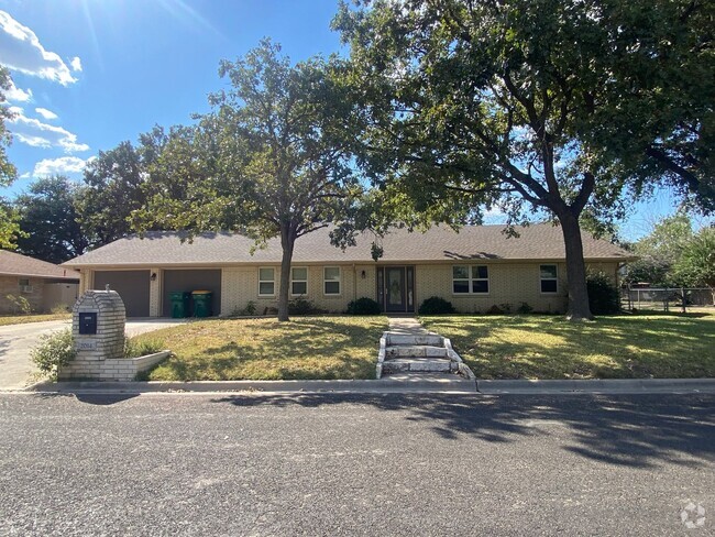 Building Photo - 3 BEDROOM, PLUS OFFICE, BELTON ISD Rental