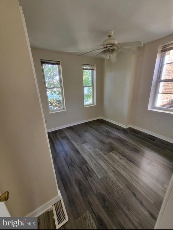 Photo - 5855 Windsor Ave