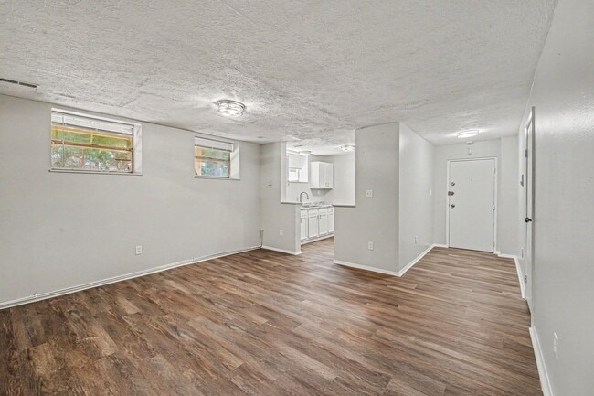 Building Photo - 566 Glenwood Ave