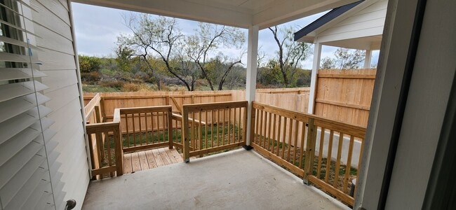 Photo - 541 Ryan Xing