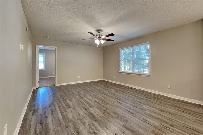 Photo - 748 Dillon Dr