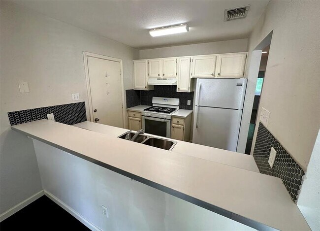 Photo - 1429 Hyridge Cir