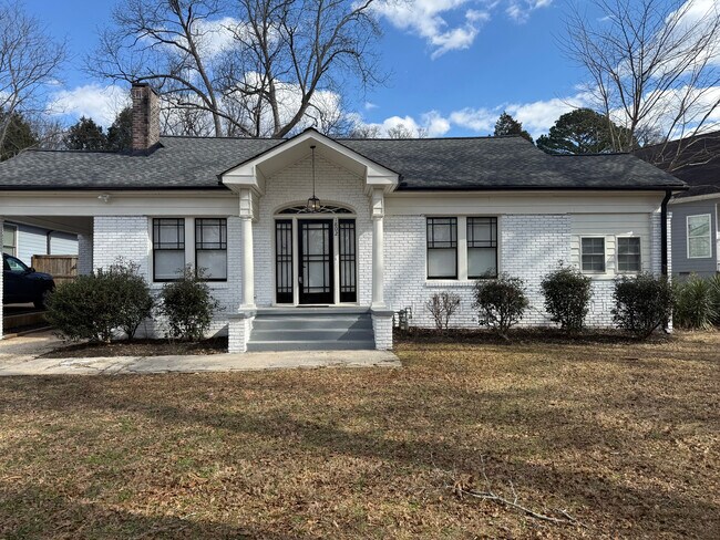 Room in House on Evans Dr SW