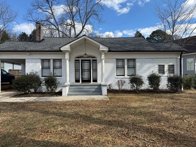 Photo - Room in House on Evans Dr SW