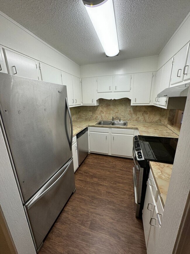 Photo - 2 Bedroom 2 Bath Condo in Woodridge Condom...