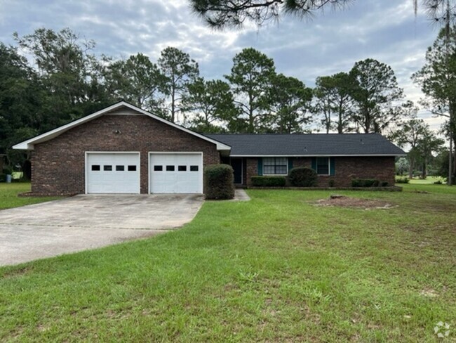 Building Photo - 3Bed/2bath home on a golf course!