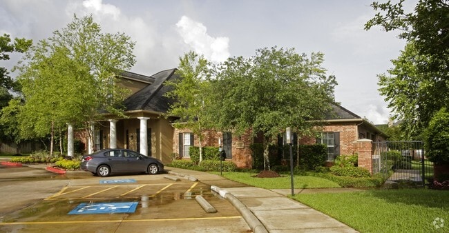Nelson Pointe Apartment Homes
