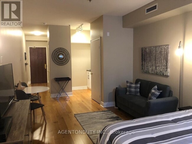 Photo - 73 Richmond St W Unit 404