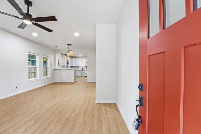 Photo - 2710 Gano St