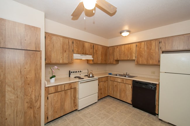 Acacia Gardens - 402 E. Limberlost Drive T... - Acacia Gardens - 402 E. Limberlost Drive T... Apartments