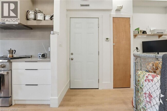 Photo - 472 Barton St E Unité Upper