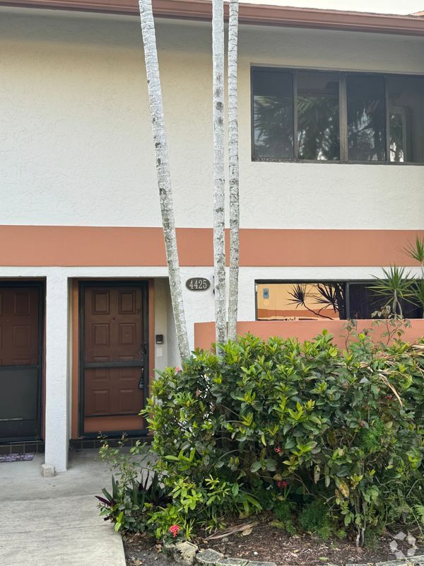 Building Photo - 4425 SW 70th Terrace Rental