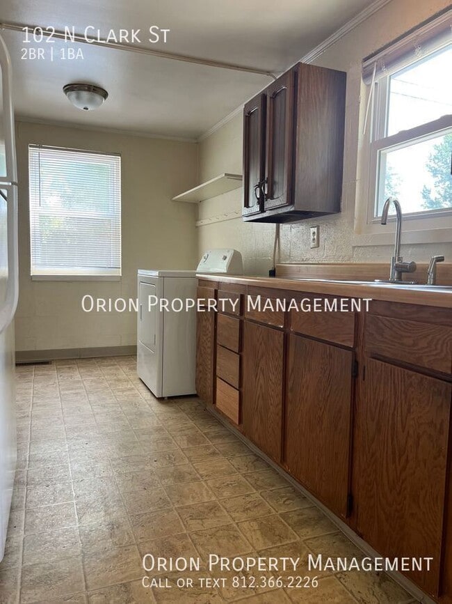 Photo - 102 N Clark St