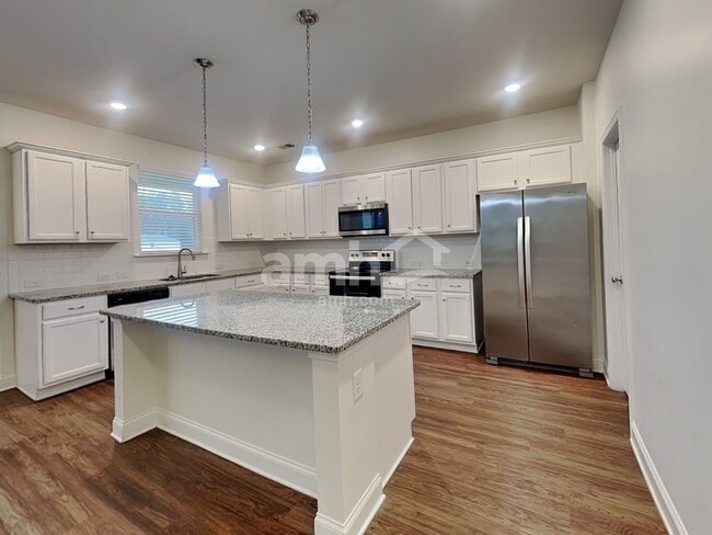 Photo - 716 Cyprus Ave