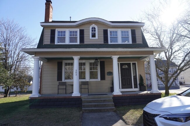 Building Photo - 202 Acorn Terrace