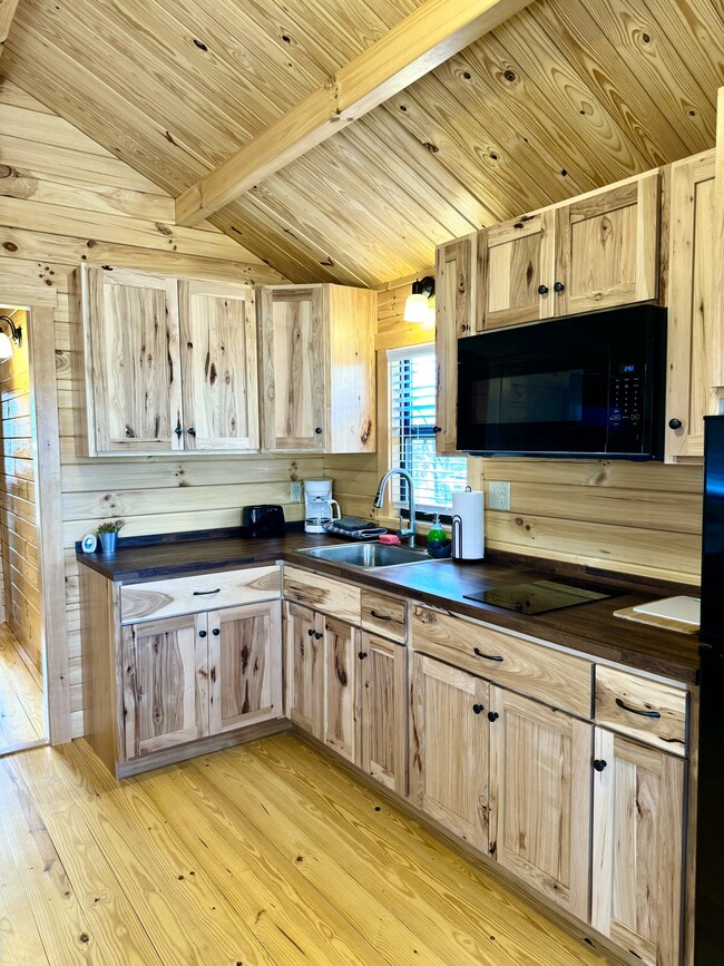 Photo - 121 Coyote Rd