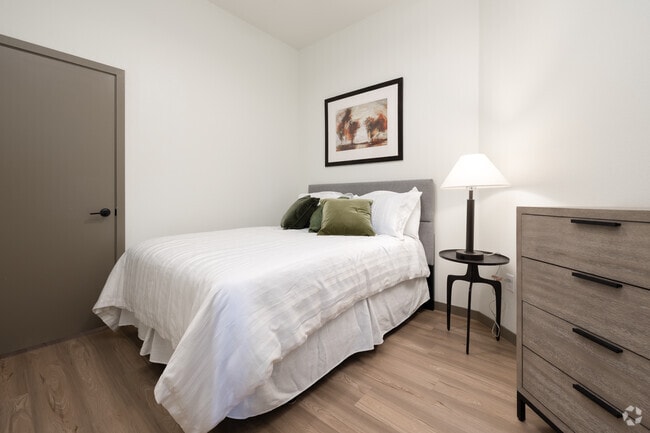 2BR, 1BA - 733SF - Secondary Bedroom
