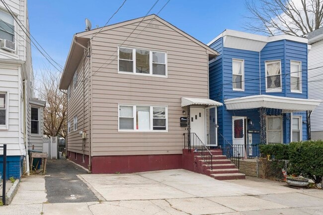 Building Photo - 14 Olean Ave Unit 2