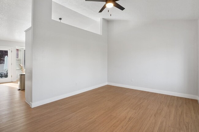 Photo - 318 Spyglass Dr