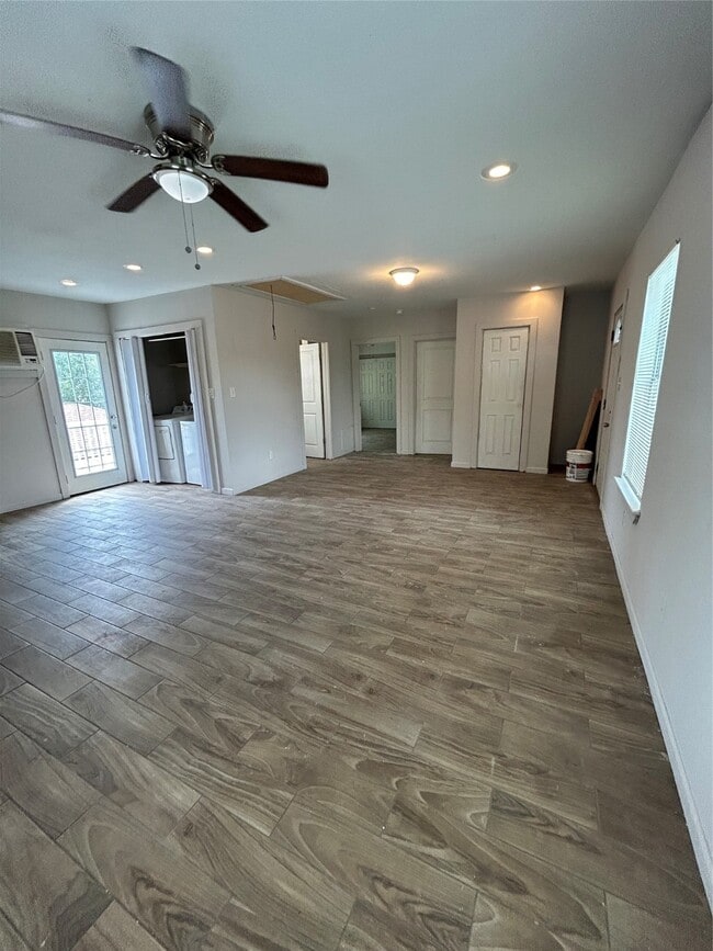 Photo - 502 Ave F