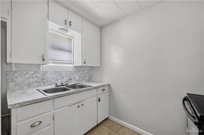 1120 Valley View Dr Unidad B7