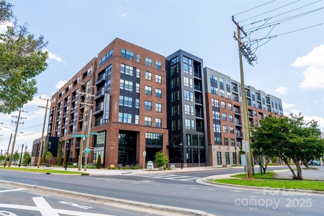 Building Photo - 3305 South Blvd Unit A7 Rental