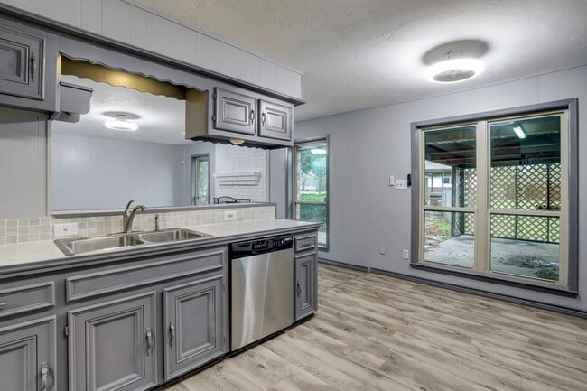 Photo - 10407 Fairview Dr