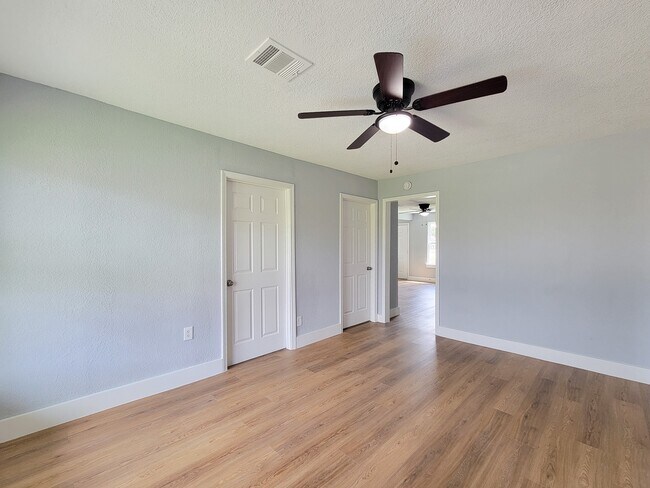 Photo - 4538 Clover St