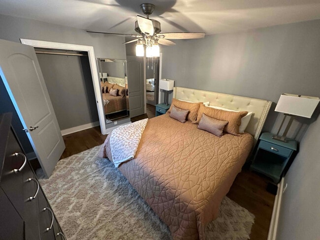 Photo - 688 Frankfort Dr Unidad B (furnished)